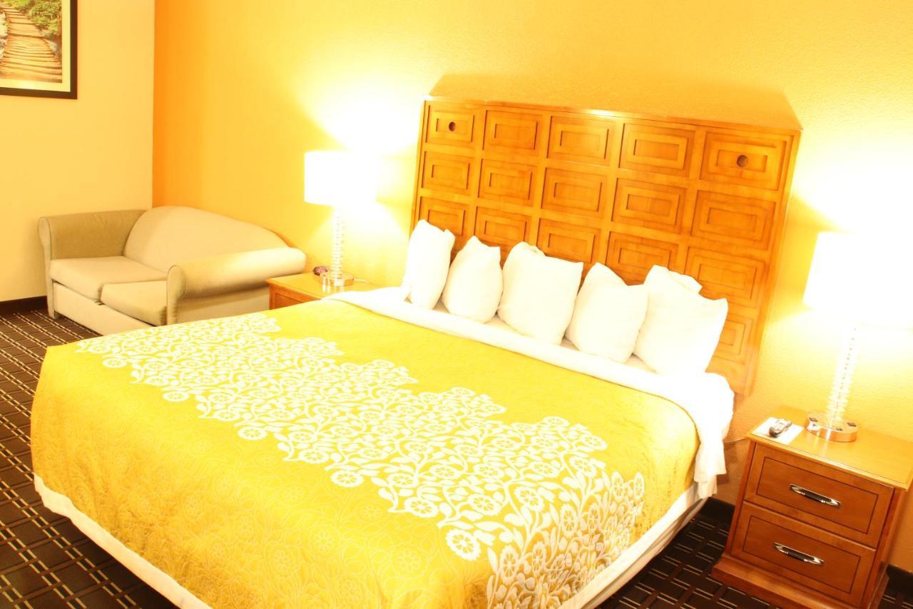 Days Inn By Wyndham Black River Falls - Access To Atv Trail Bagian luar foto