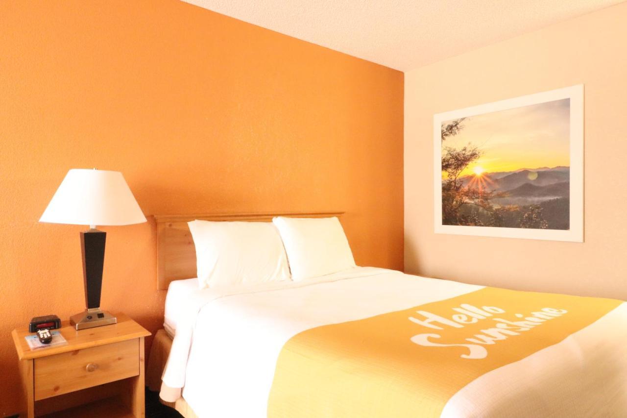 Days Inn By Wyndham Black River Falls - Access To Atv Trail Bagian luar foto