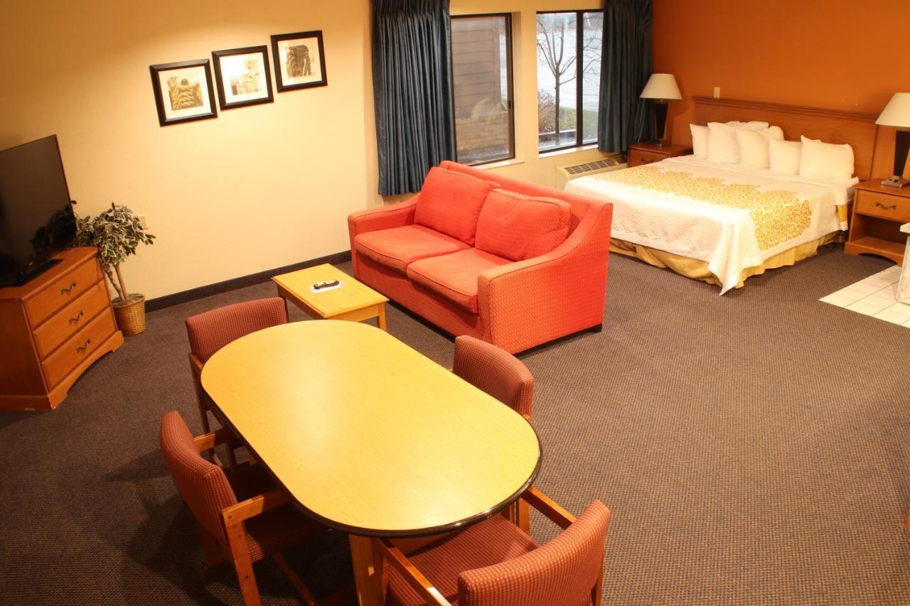 Days Inn By Wyndham Black River Falls - Access To Atv Trail Bagian luar foto