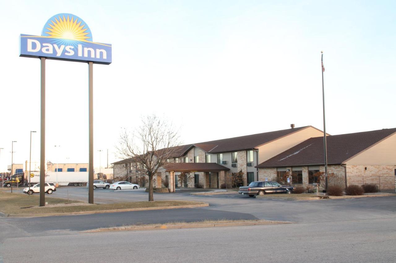 Days Inn By Wyndham Black River Falls - Access To Atv Trail Bagian luar foto