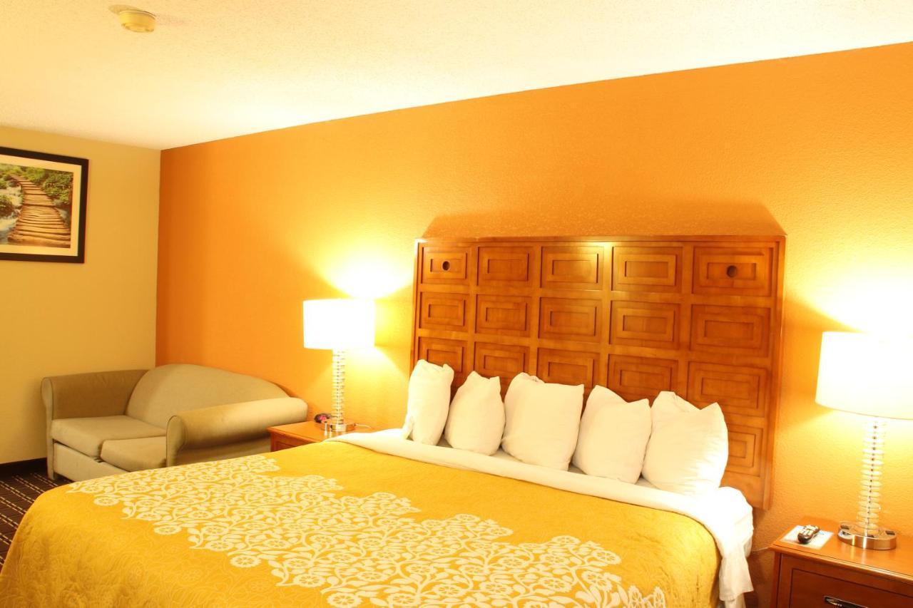 Days Inn By Wyndham Black River Falls - Access To Atv Trail Bagian luar foto