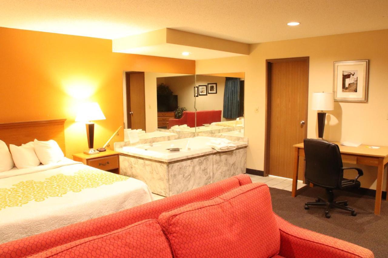 Days Inn By Wyndham Black River Falls - Access To Atv Trail Bagian luar foto
