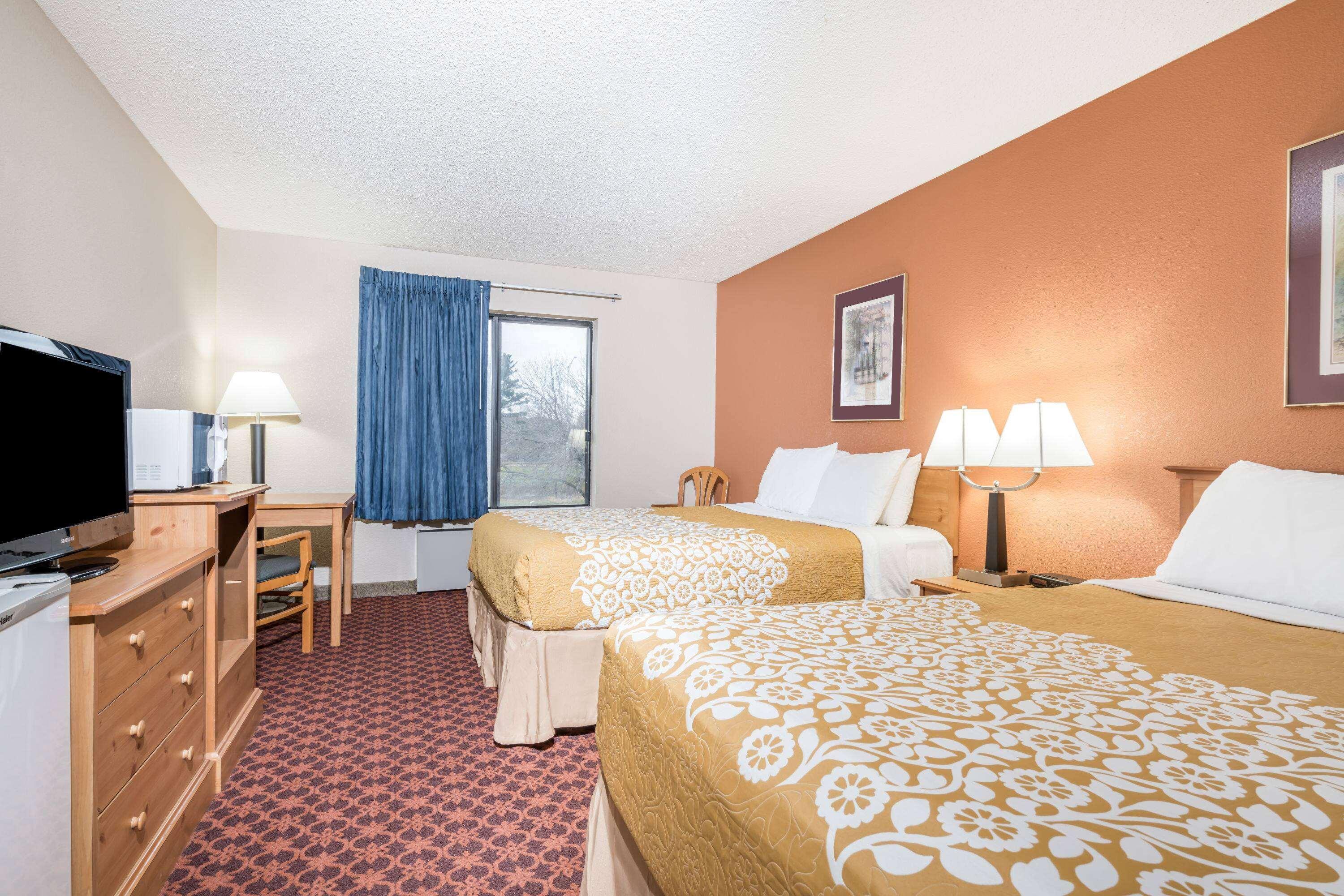 Days Inn By Wyndham Black River Falls - Access To Atv Trail Bagian luar foto