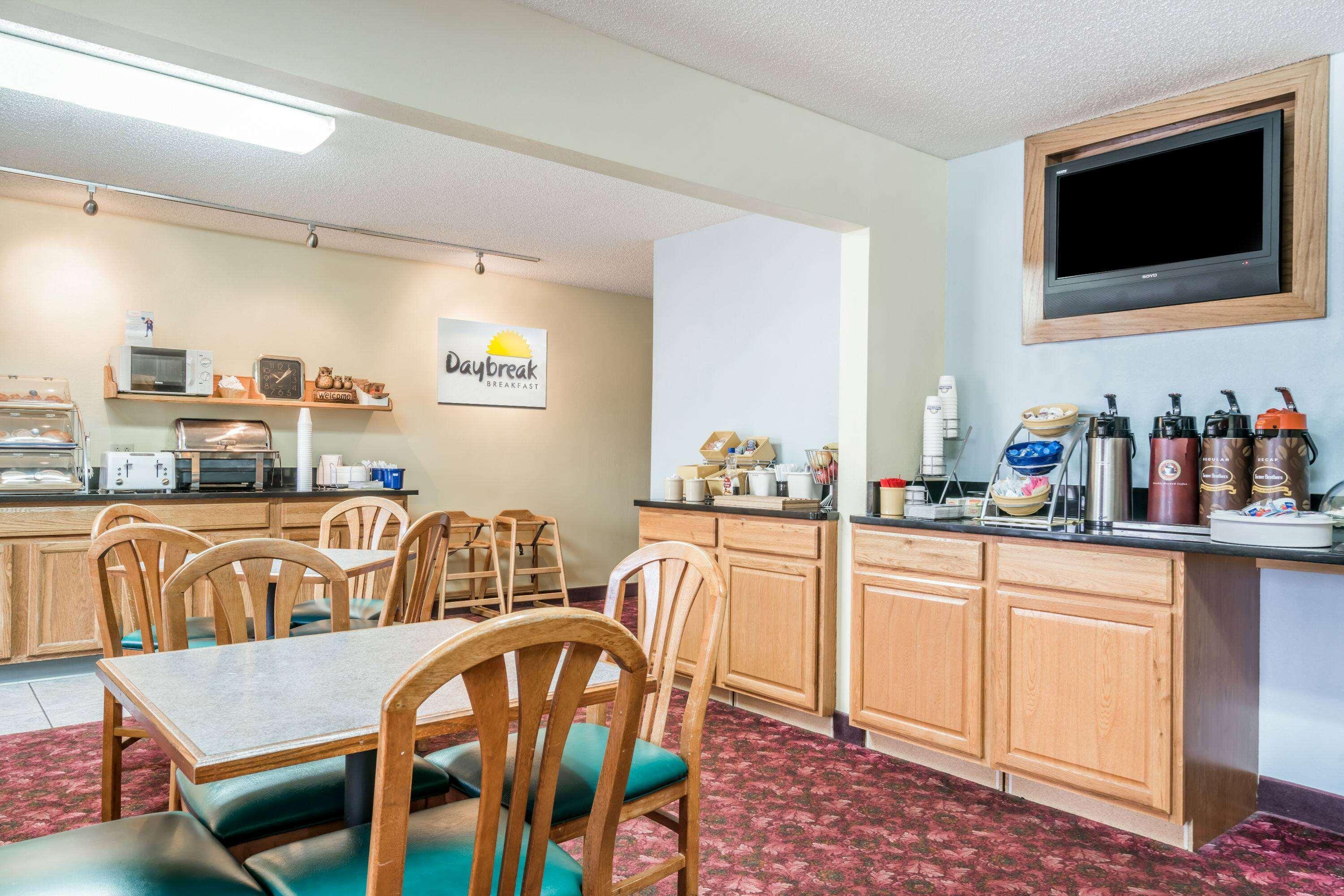 Days Inn By Wyndham Black River Falls - Access To Atv Trail Bagian luar foto