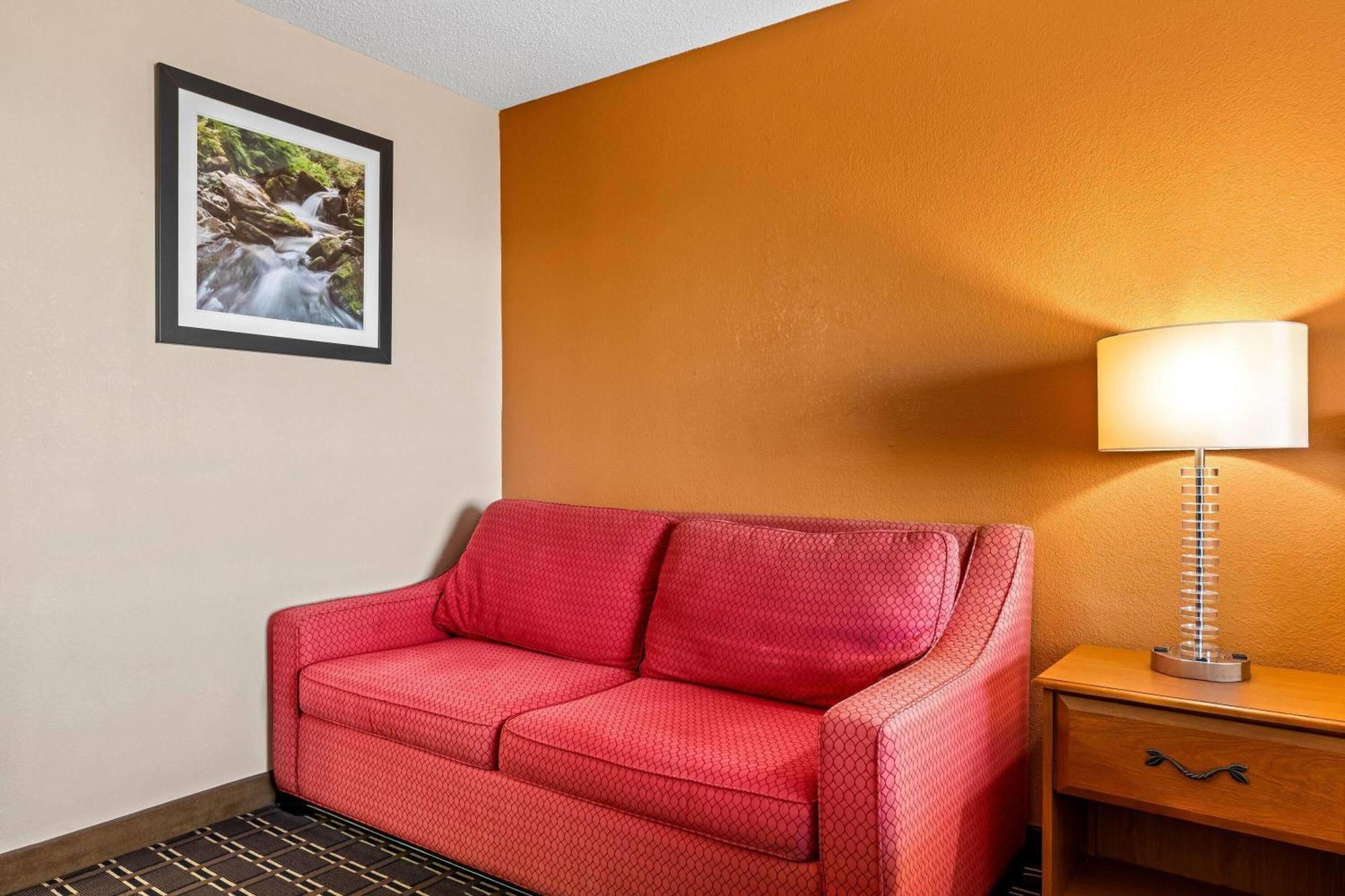 Days Inn By Wyndham Black River Falls - Access To Atv Trail Bagian luar foto