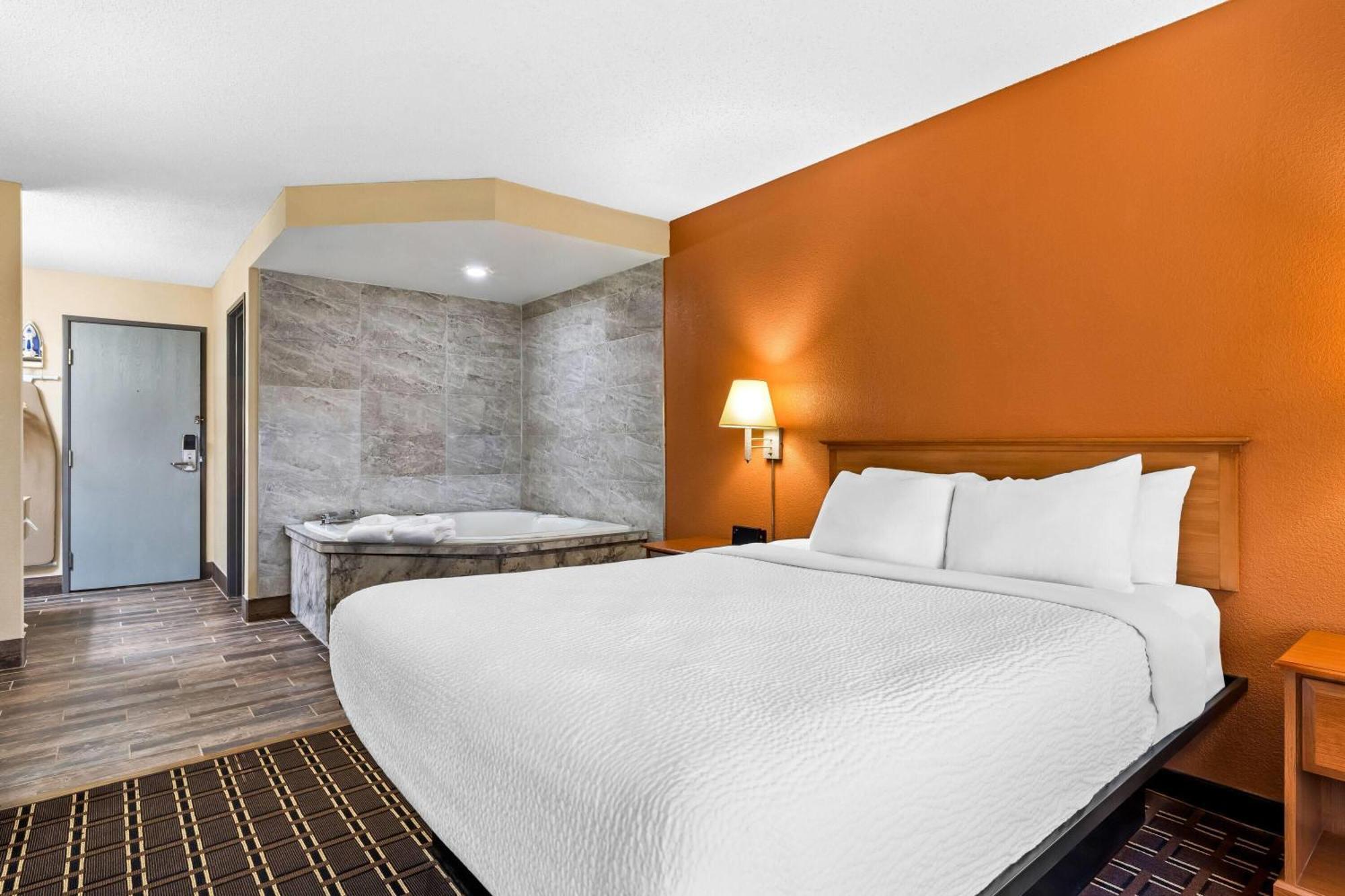 Days Inn By Wyndham Black River Falls - Access To Atv Trail Bagian luar foto
