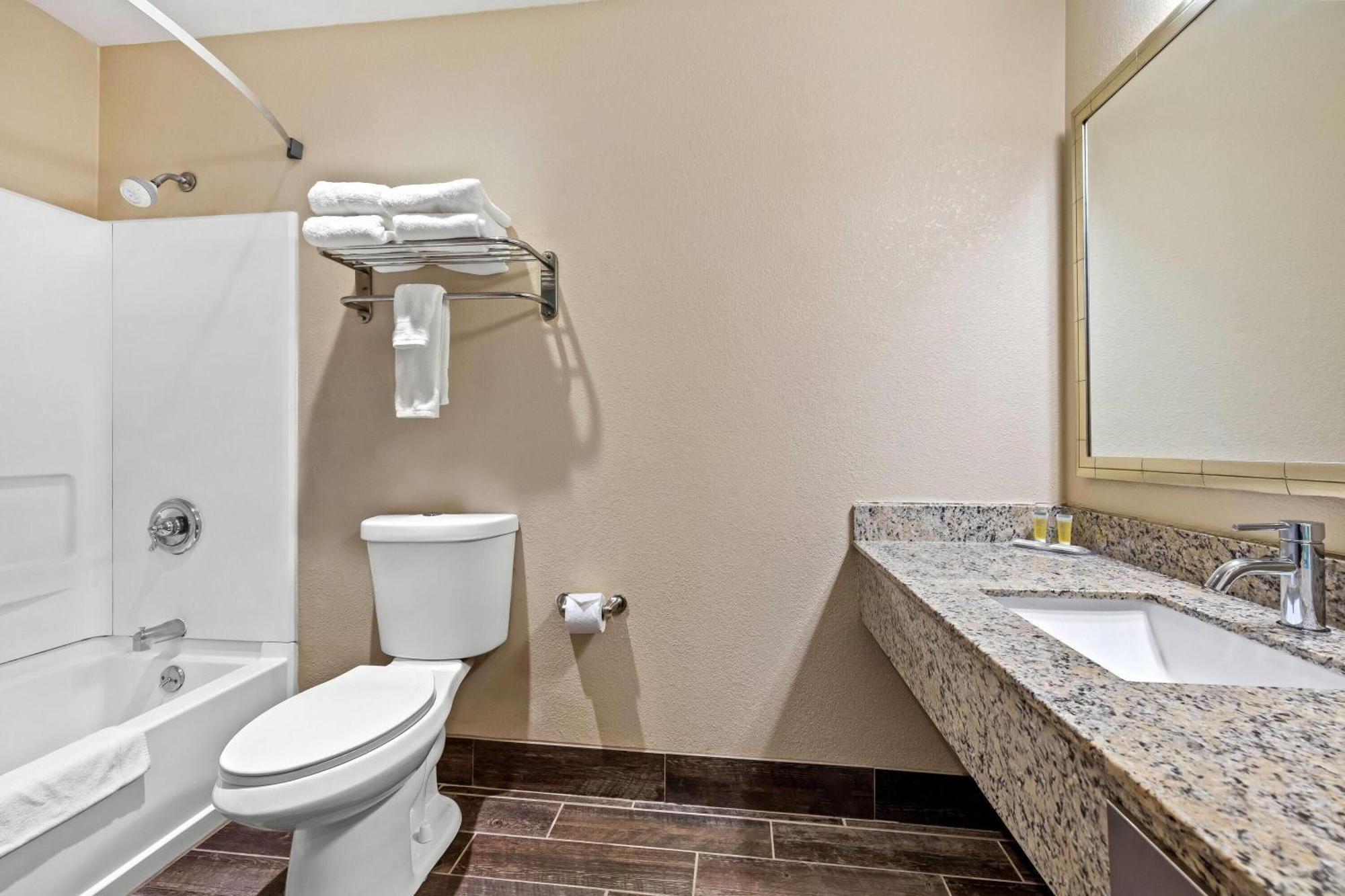 Days Inn By Wyndham Black River Falls - Access To Atv Trail Bagian luar foto