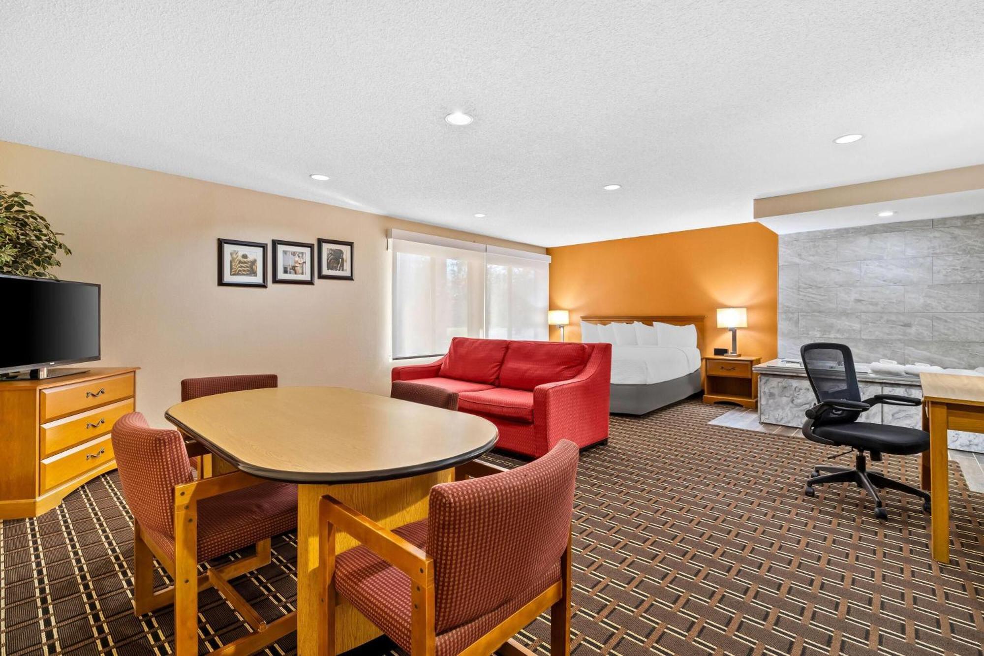 Days Inn By Wyndham Black River Falls - Access To Atv Trail Bagian luar foto