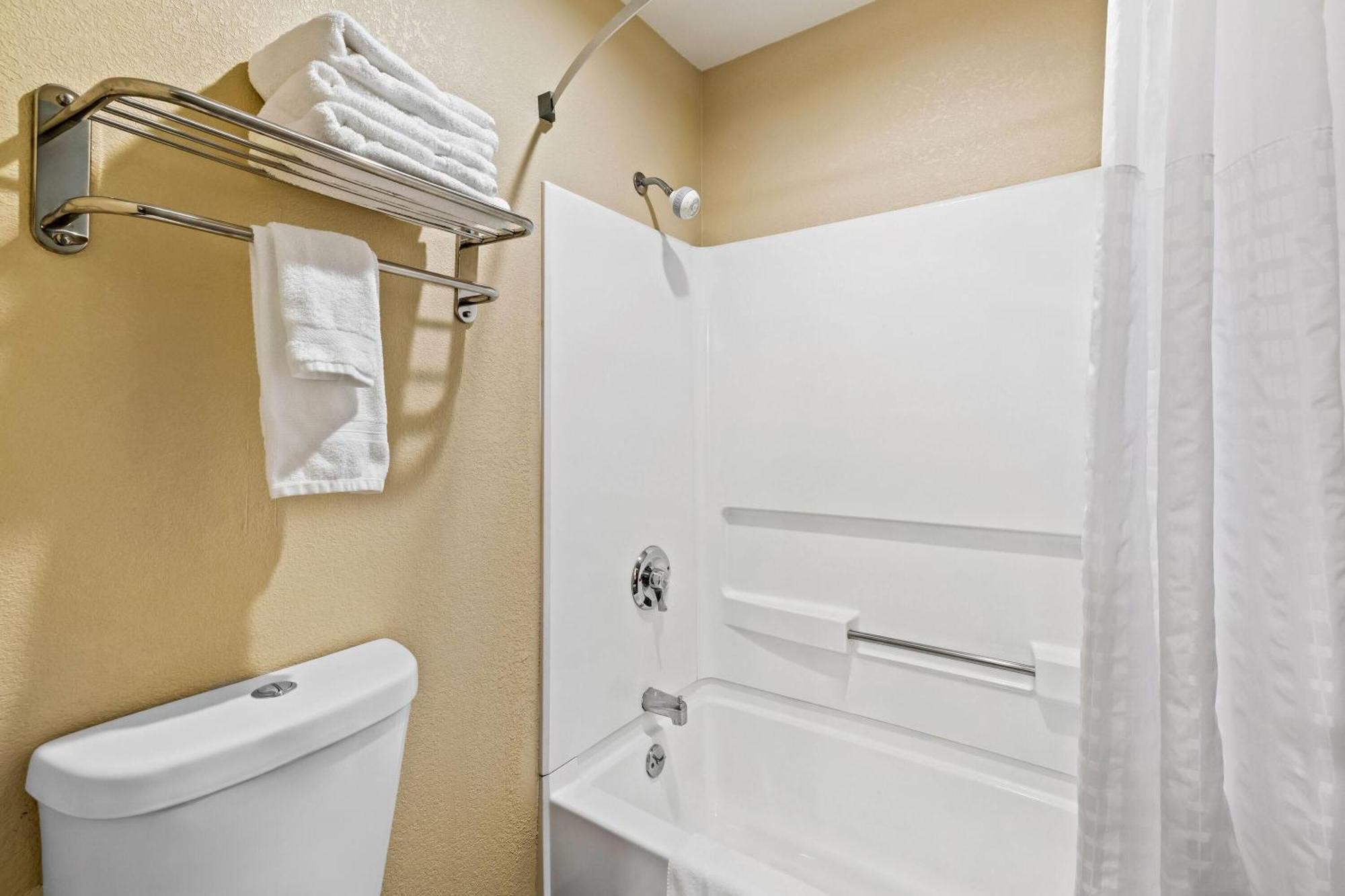 Days Inn By Wyndham Black River Falls - Access To Atv Trail Bagian luar foto