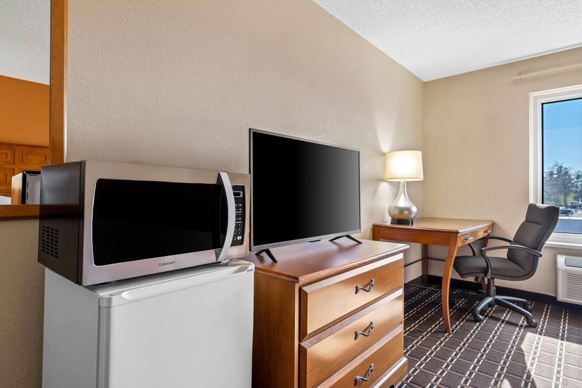Days Inn By Wyndham Black River Falls - Access To Atv Trail Bagian luar foto