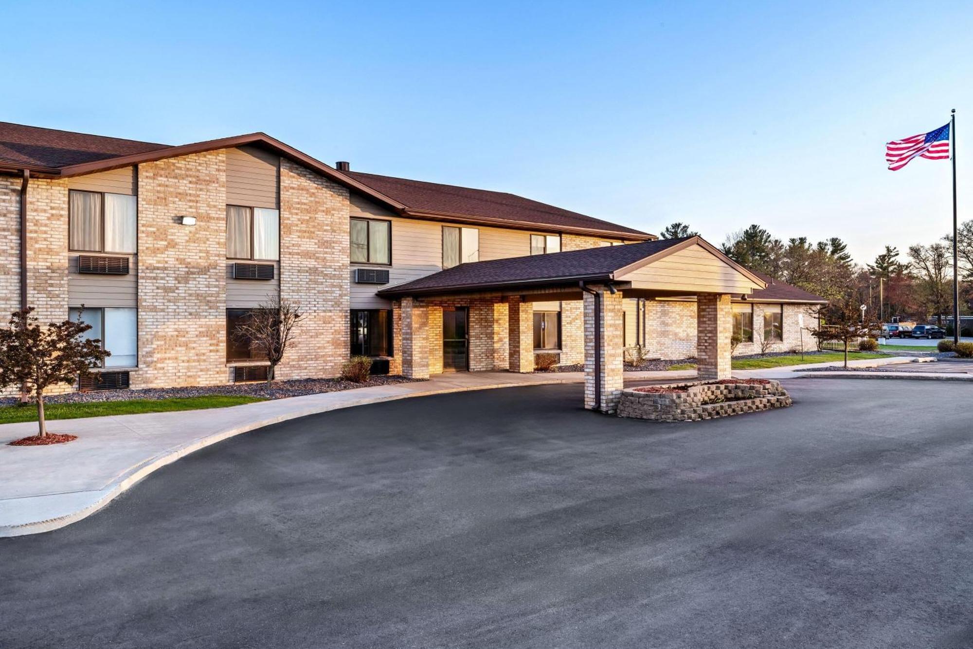 Days Inn By Wyndham Black River Falls - Access To Atv Trail Bagian luar foto
