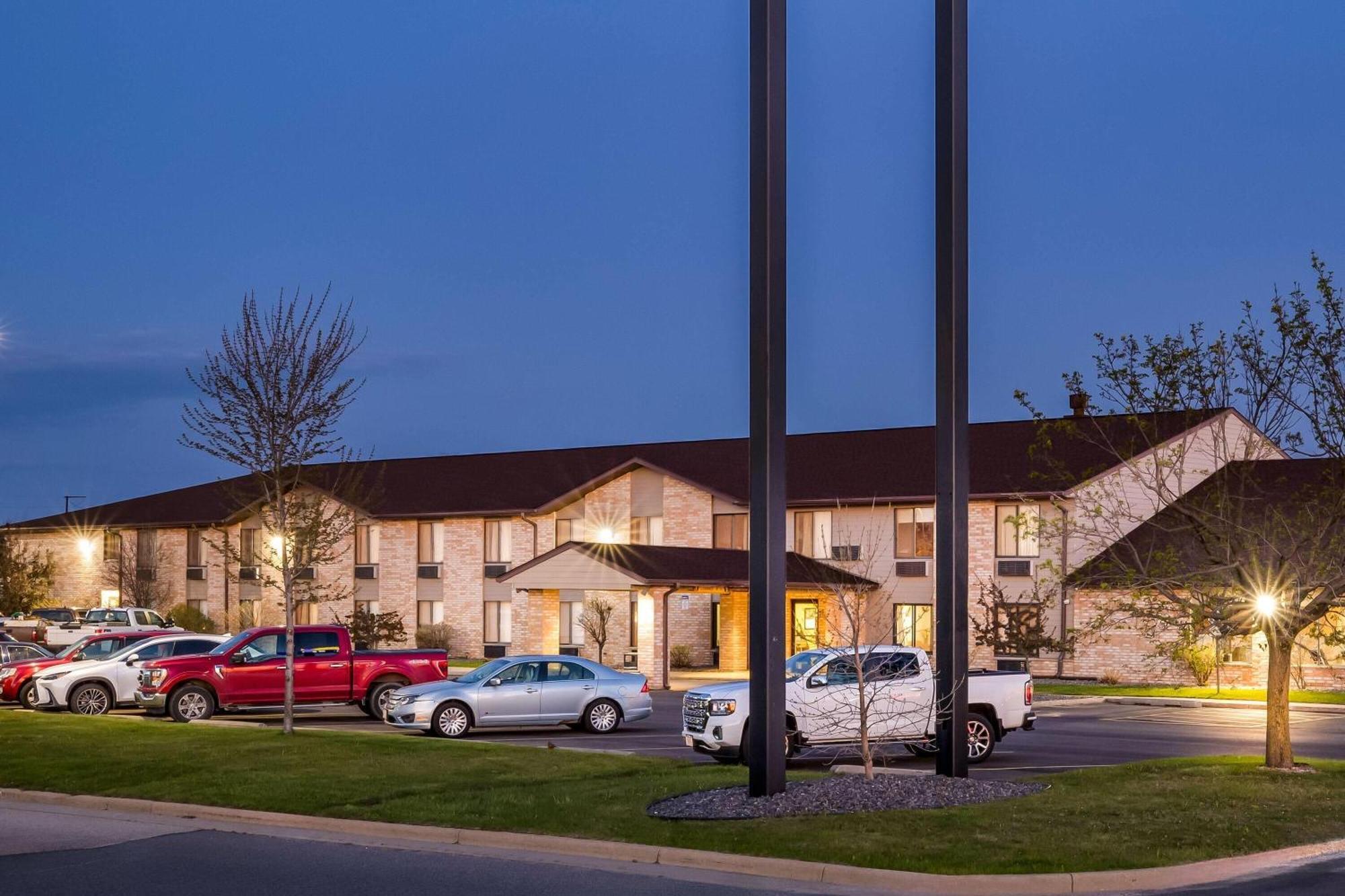 Days Inn By Wyndham Black River Falls - Access To Atv Trail Bagian luar foto