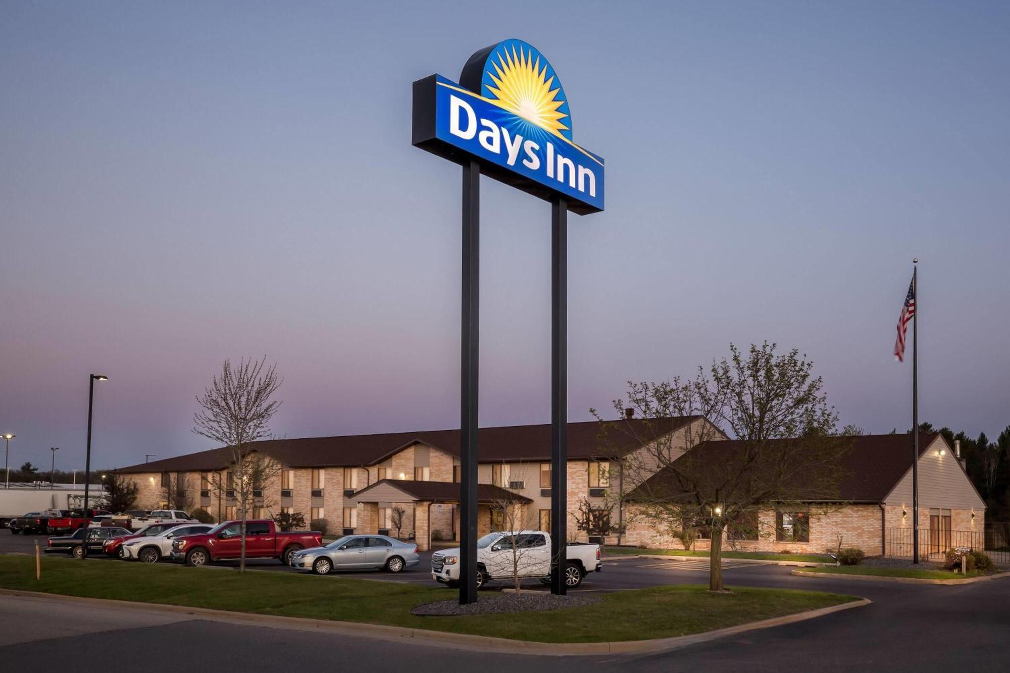Days Inn By Wyndham Black River Falls - Access To Atv Trail Bagian luar foto