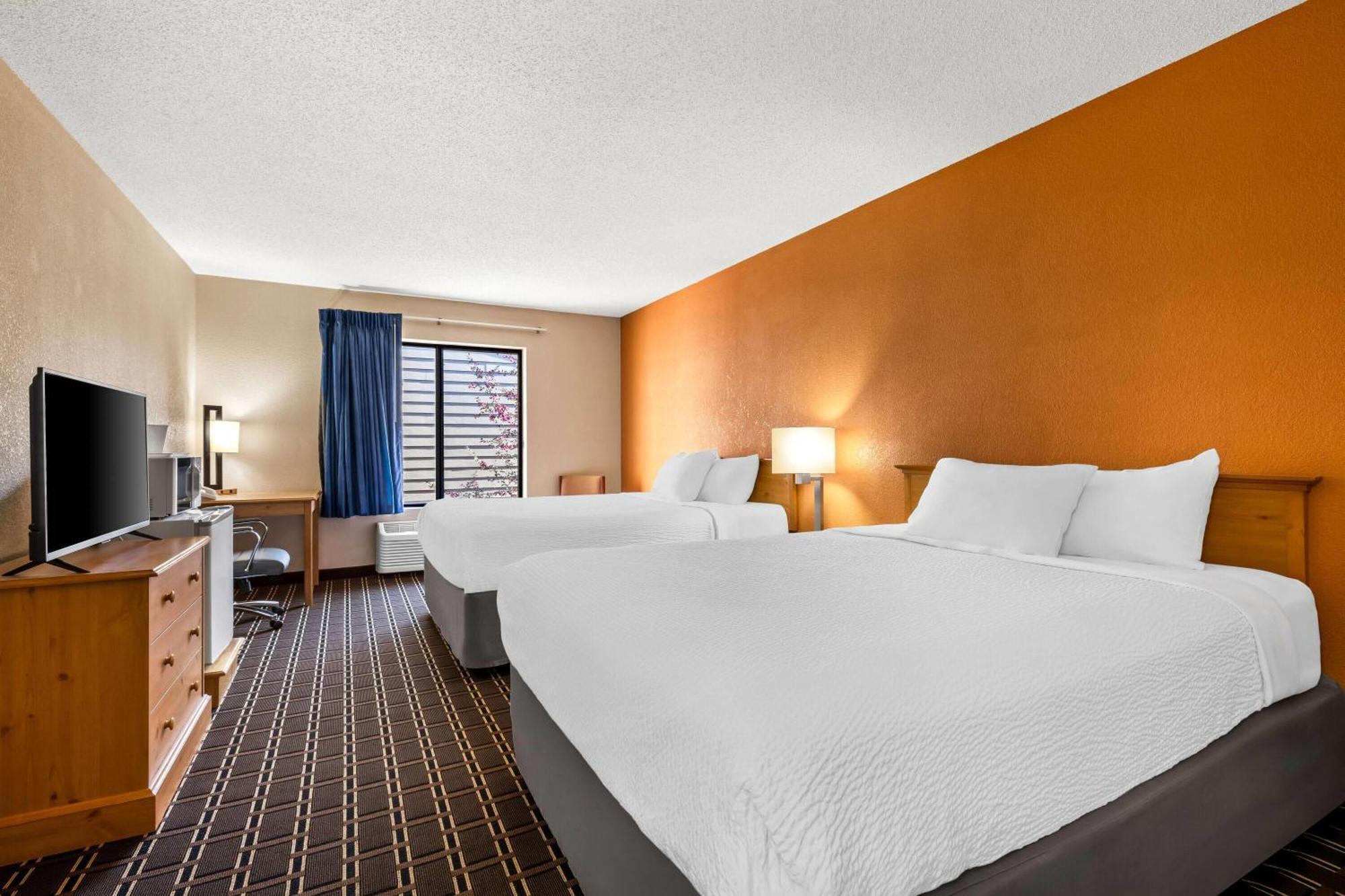 Days Inn By Wyndham Black River Falls - Access To Atv Trail Bagian luar foto