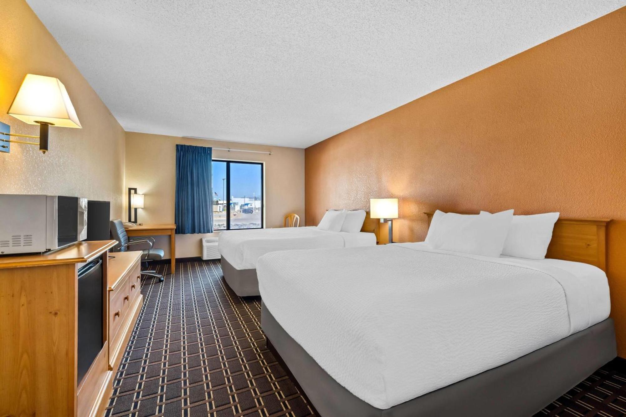 Days Inn By Wyndham Black River Falls - Access To Atv Trail Bagian luar foto