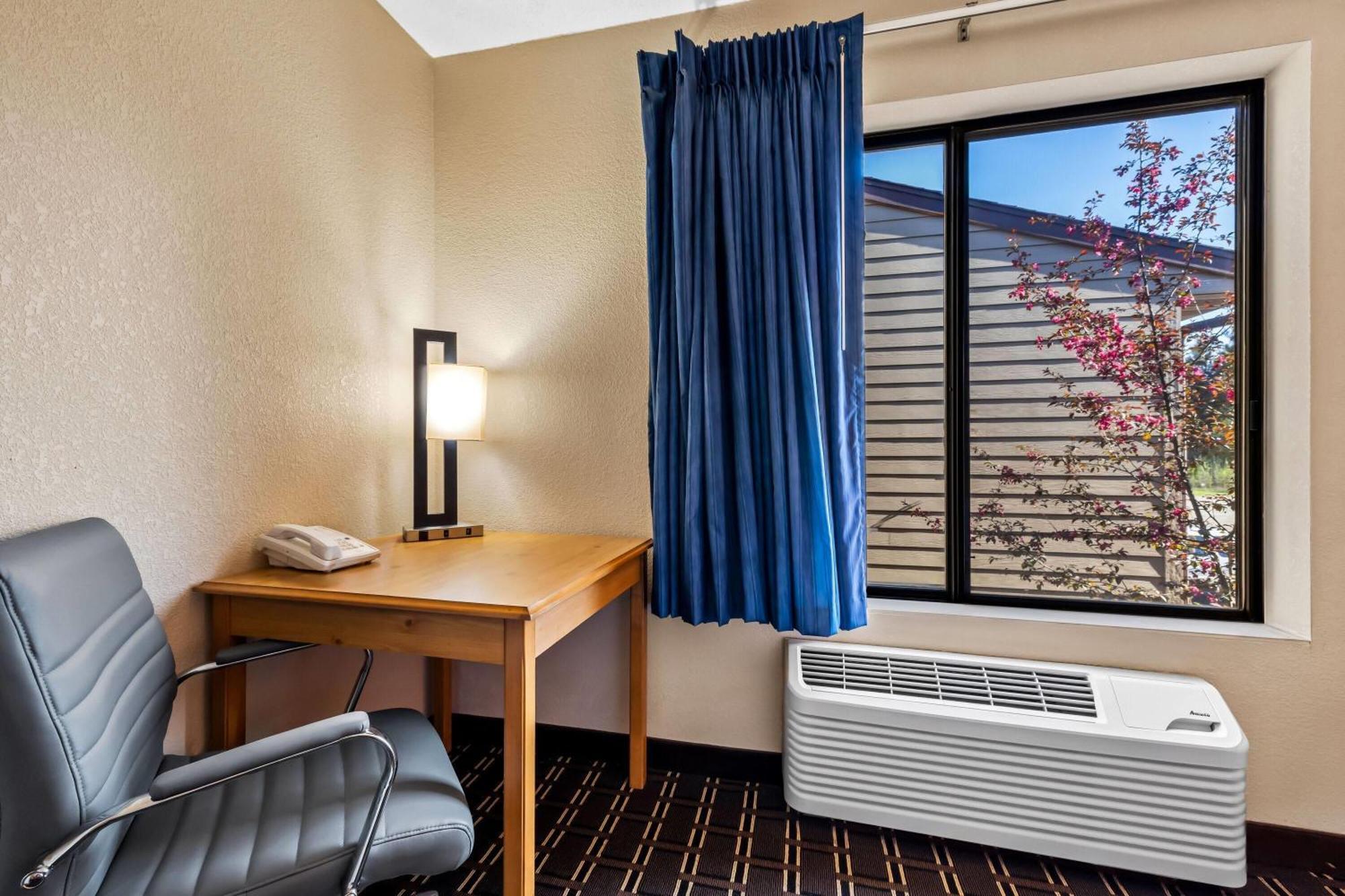 Days Inn By Wyndham Black River Falls - Access To Atv Trail Bagian luar foto